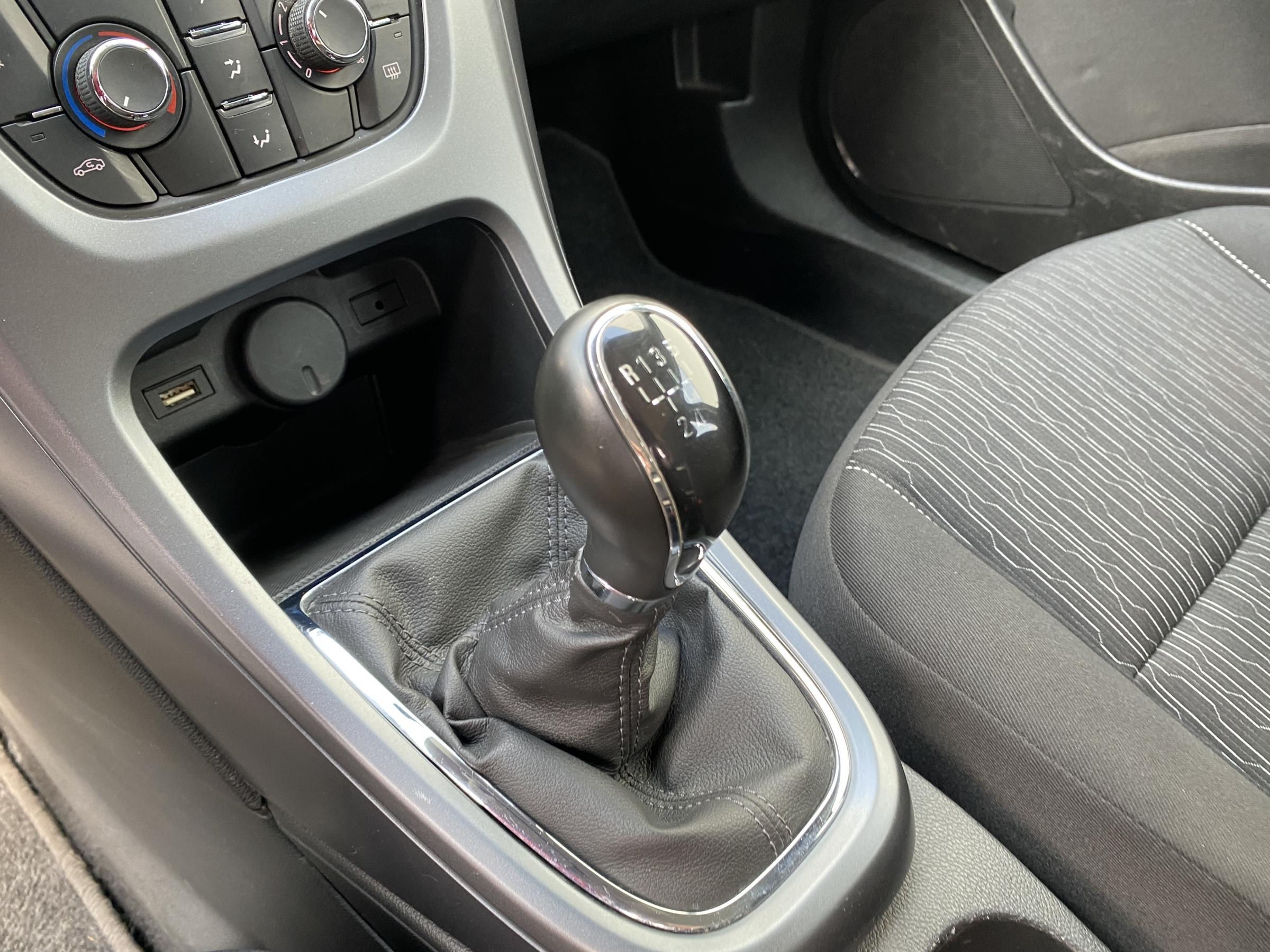 Opel Astra, 2015 - pohled č. 16