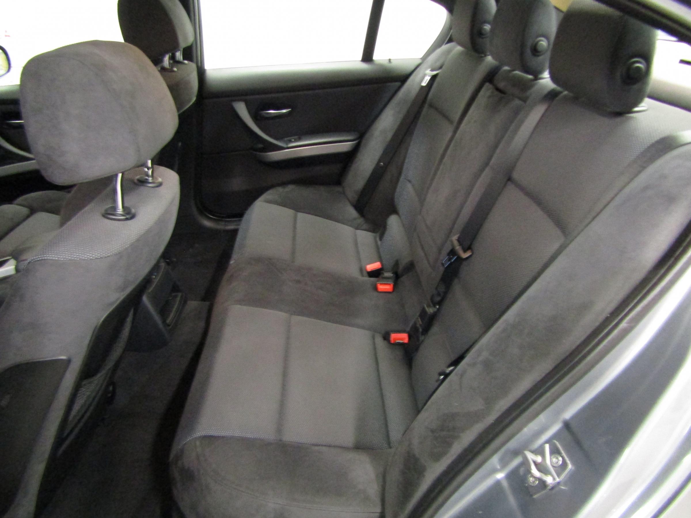 BMW Řada 3, 2010 - pohled č. 10