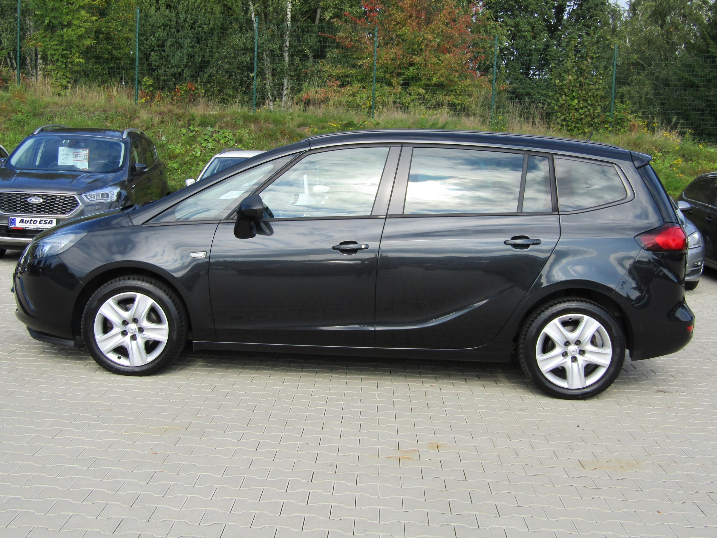 Opel Zafira, 2012 - pohled č. 4