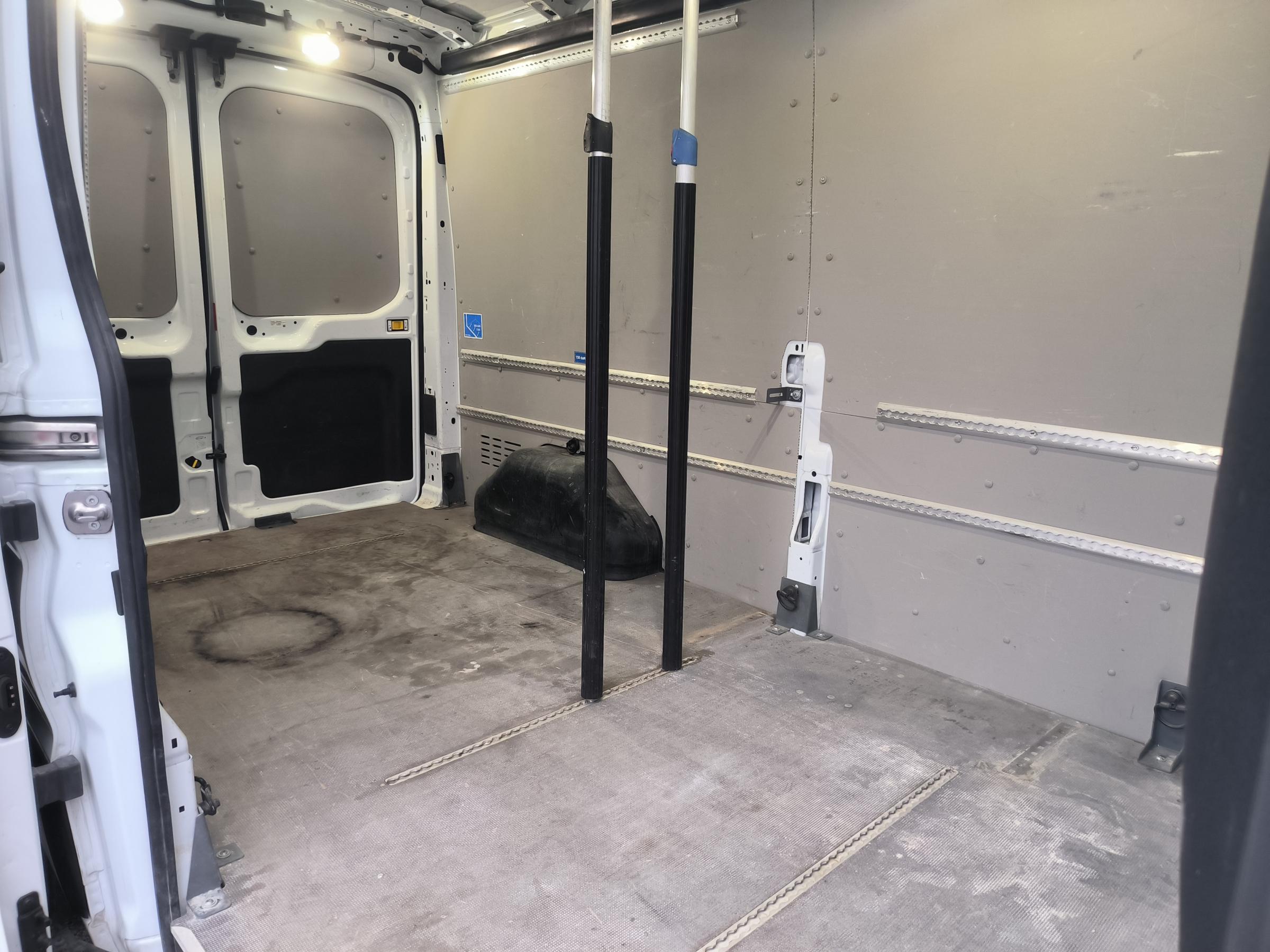 Ford Transit, 2021 - pohled č. 10