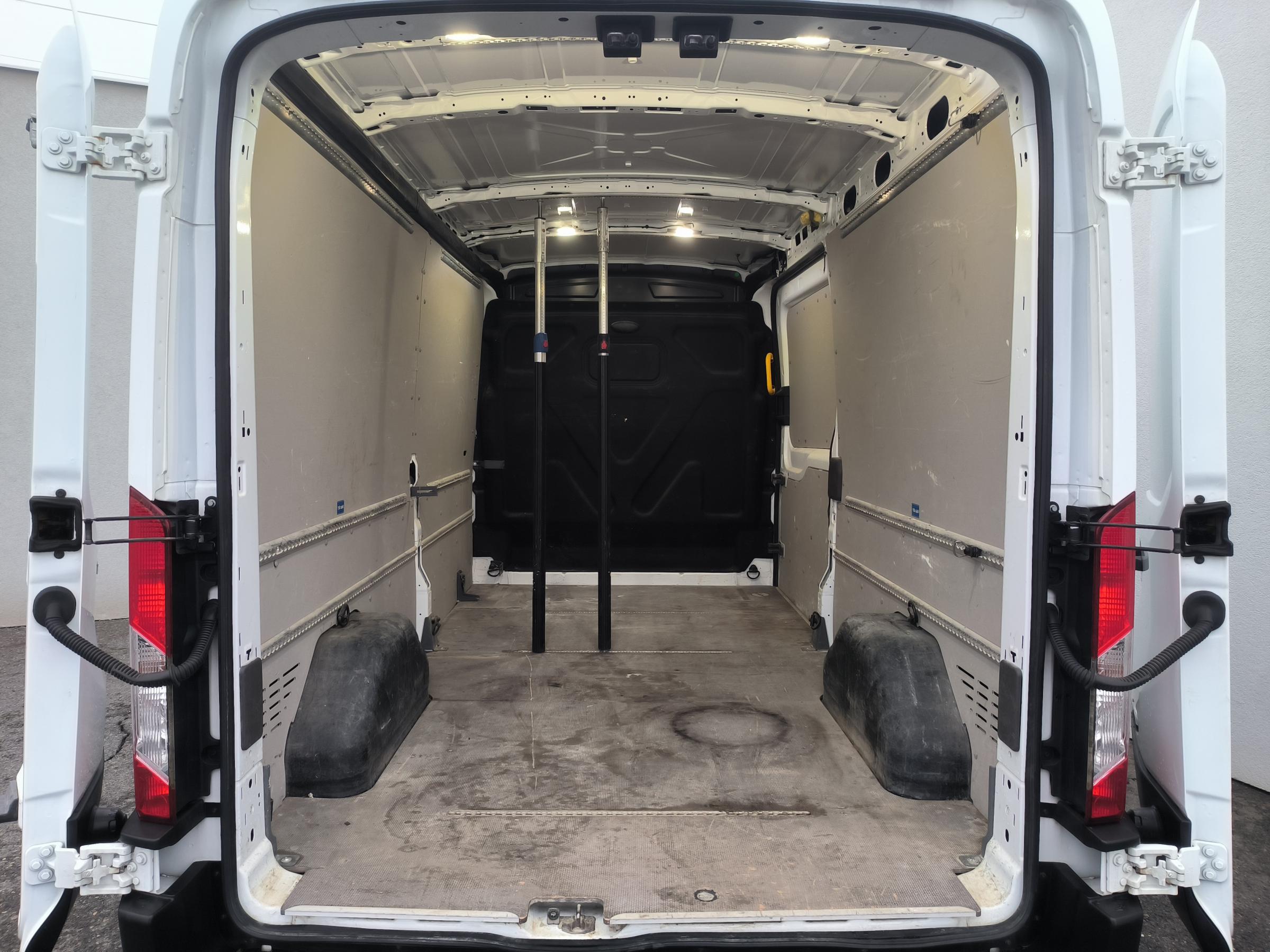 Ford Transit, 2021 - pohled č. 8