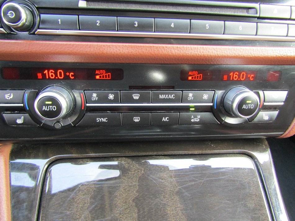 BMW Řada 5 3.0 D LuxuryLine xDrive 530d