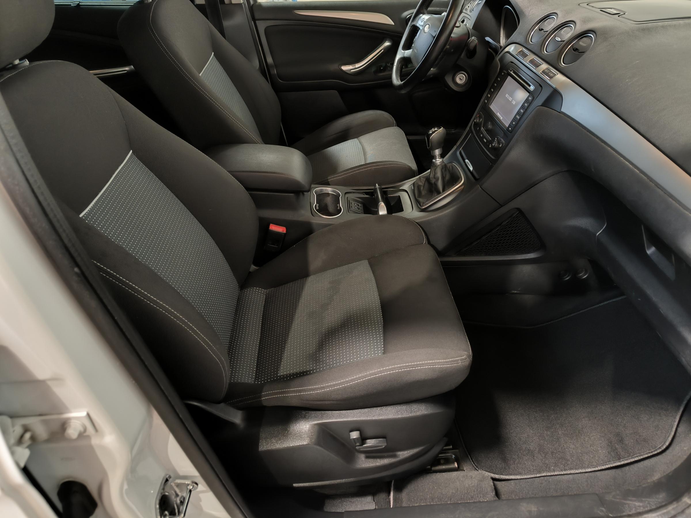 Ford S-MAX, 2014 - pohled č. 12