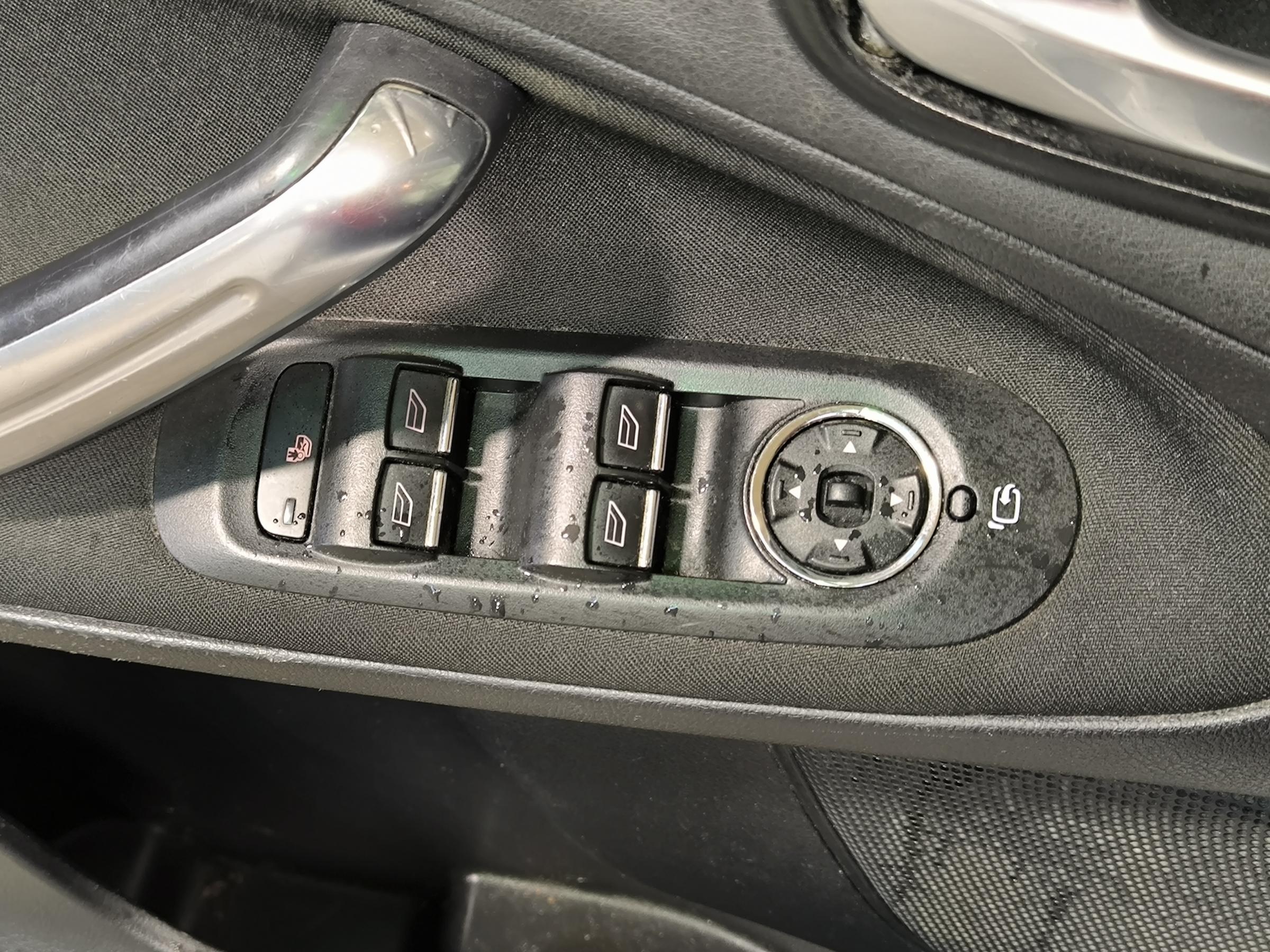 Ford S-MAX, 2014 - pohled č. 17