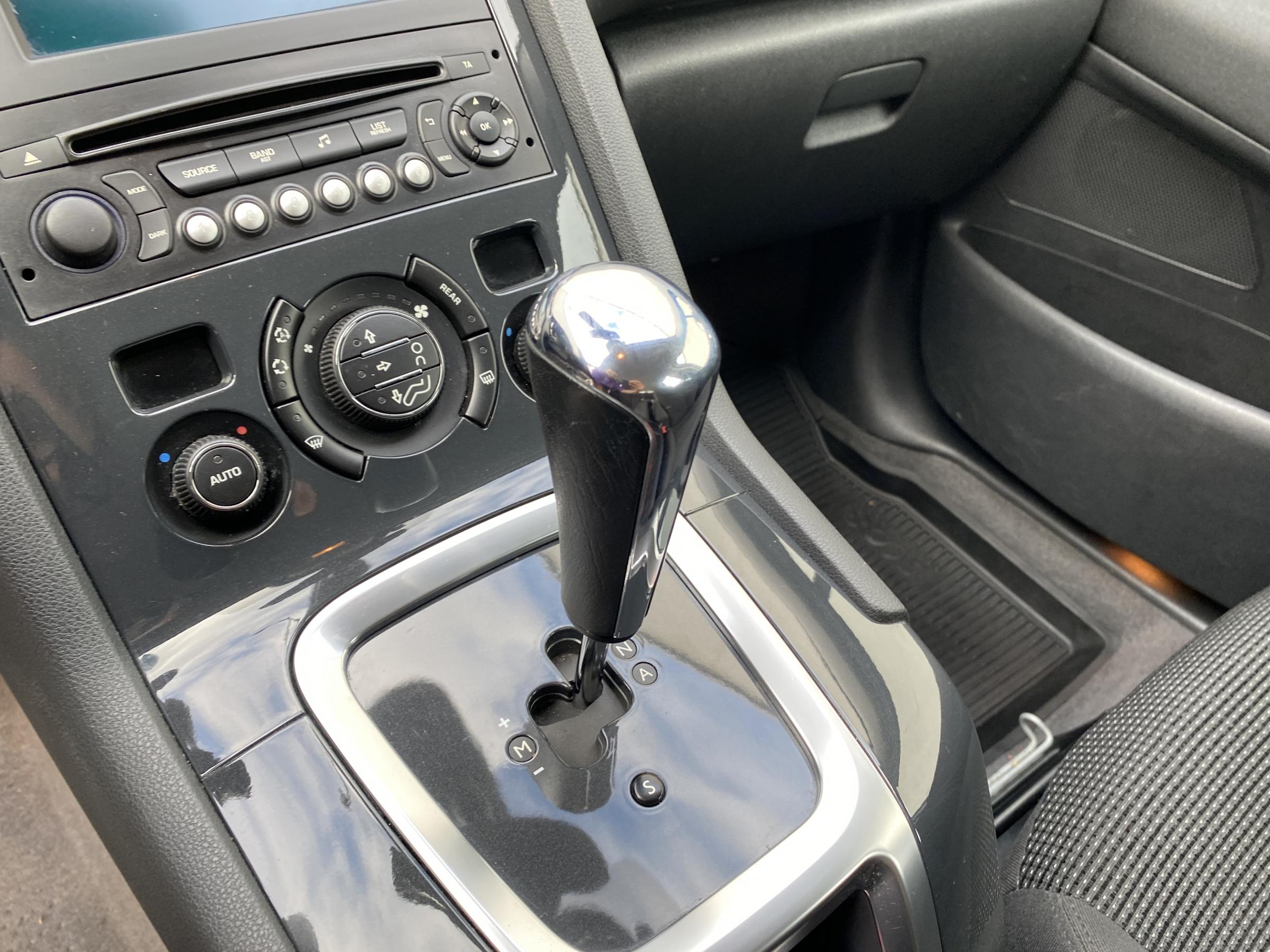 Peugeot 5008, 2014 - pohled č. 15