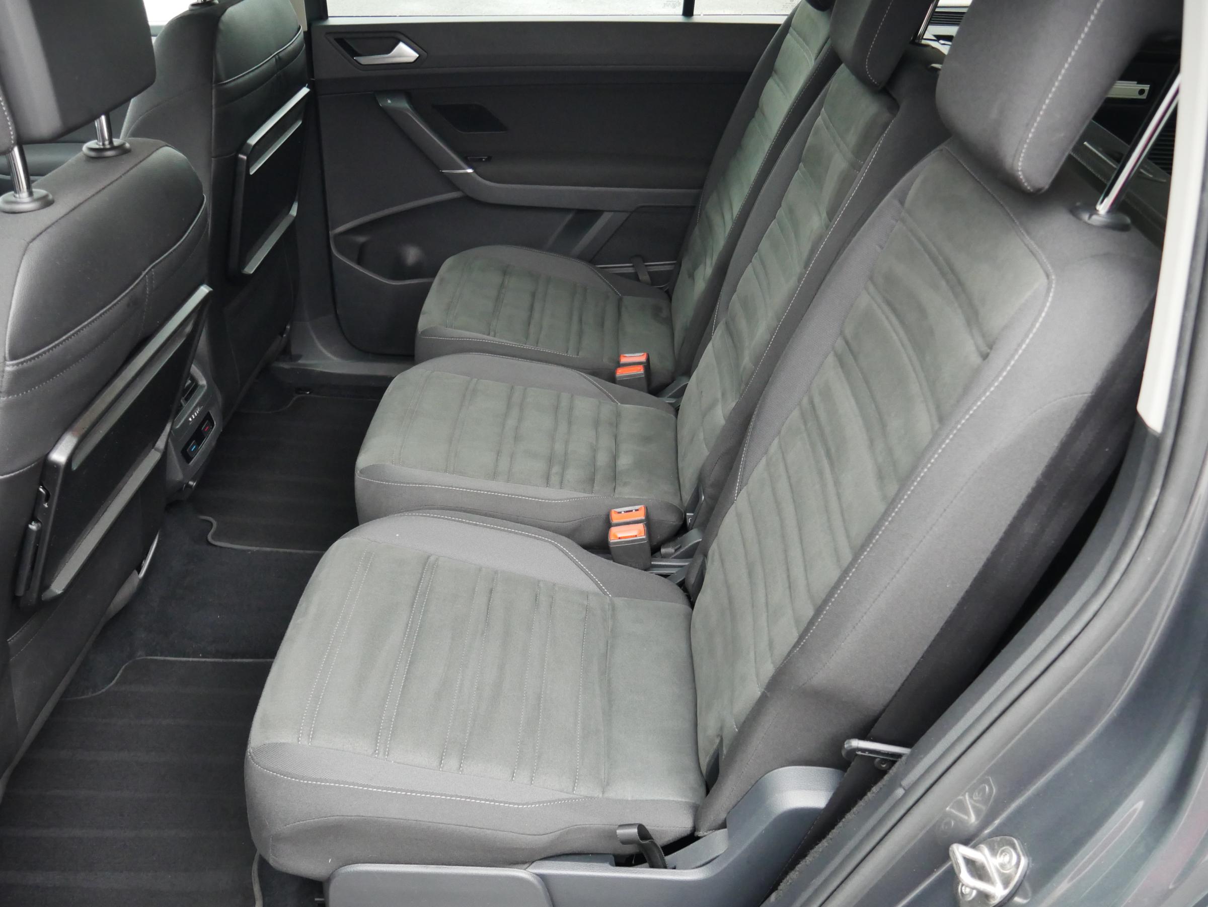 Volkswagen Touran, 2016 - pohled č. 10