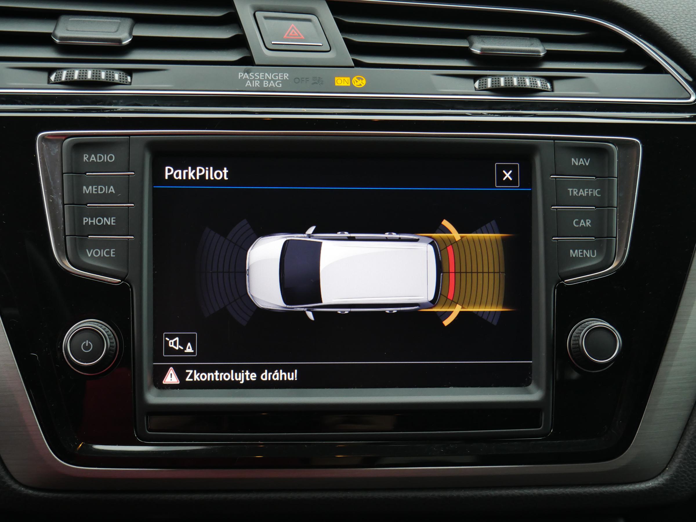 Volkswagen Touran, 2016 - pohled č. 13