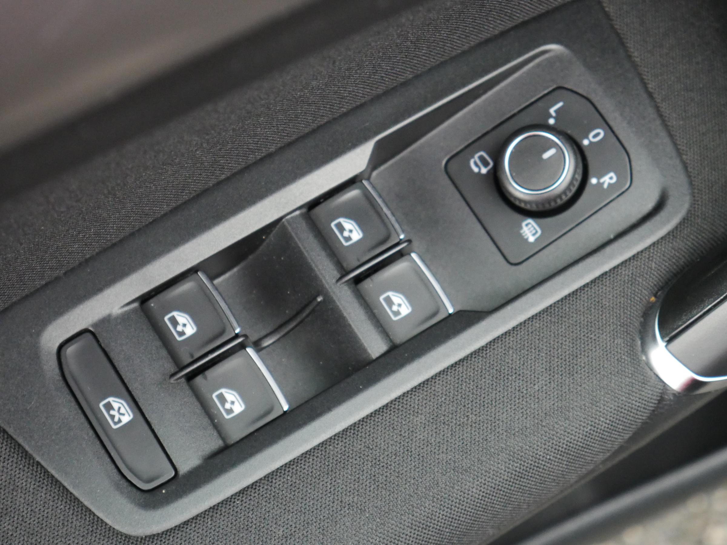 Volkswagen Touran, 2016 - pohled č. 14