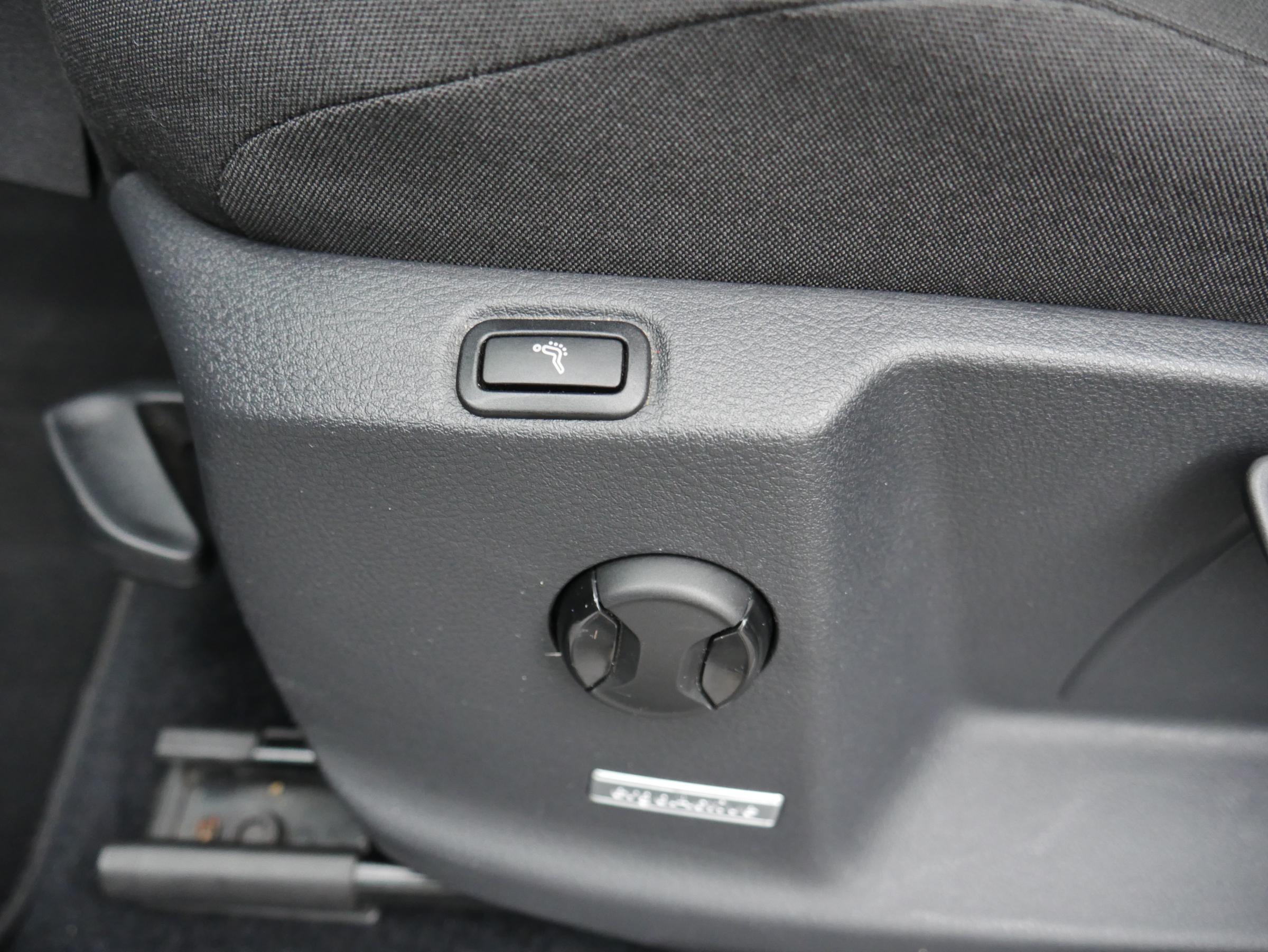 Volkswagen Touran, 2016 - pohled č. 15