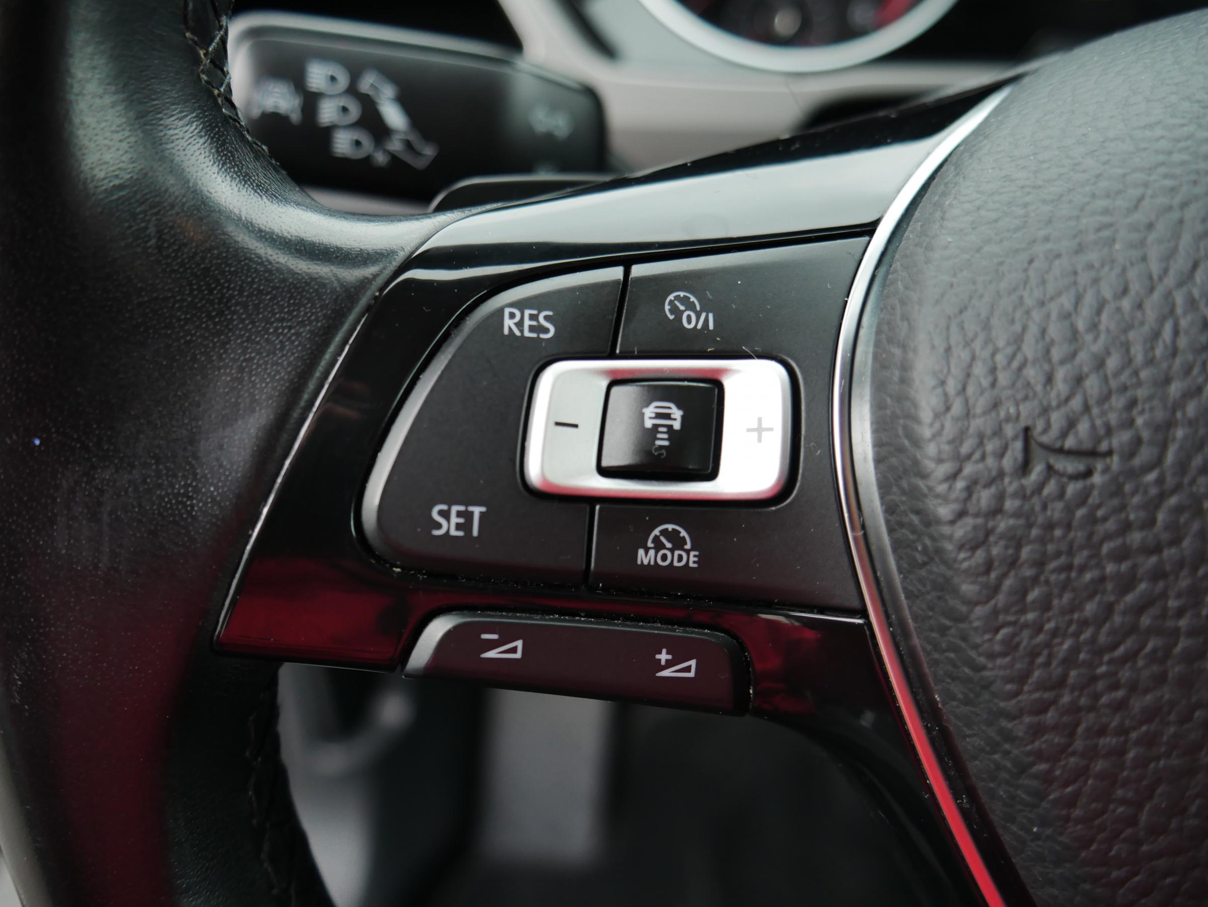 Volkswagen Touran, 2016 - pohled č. 16