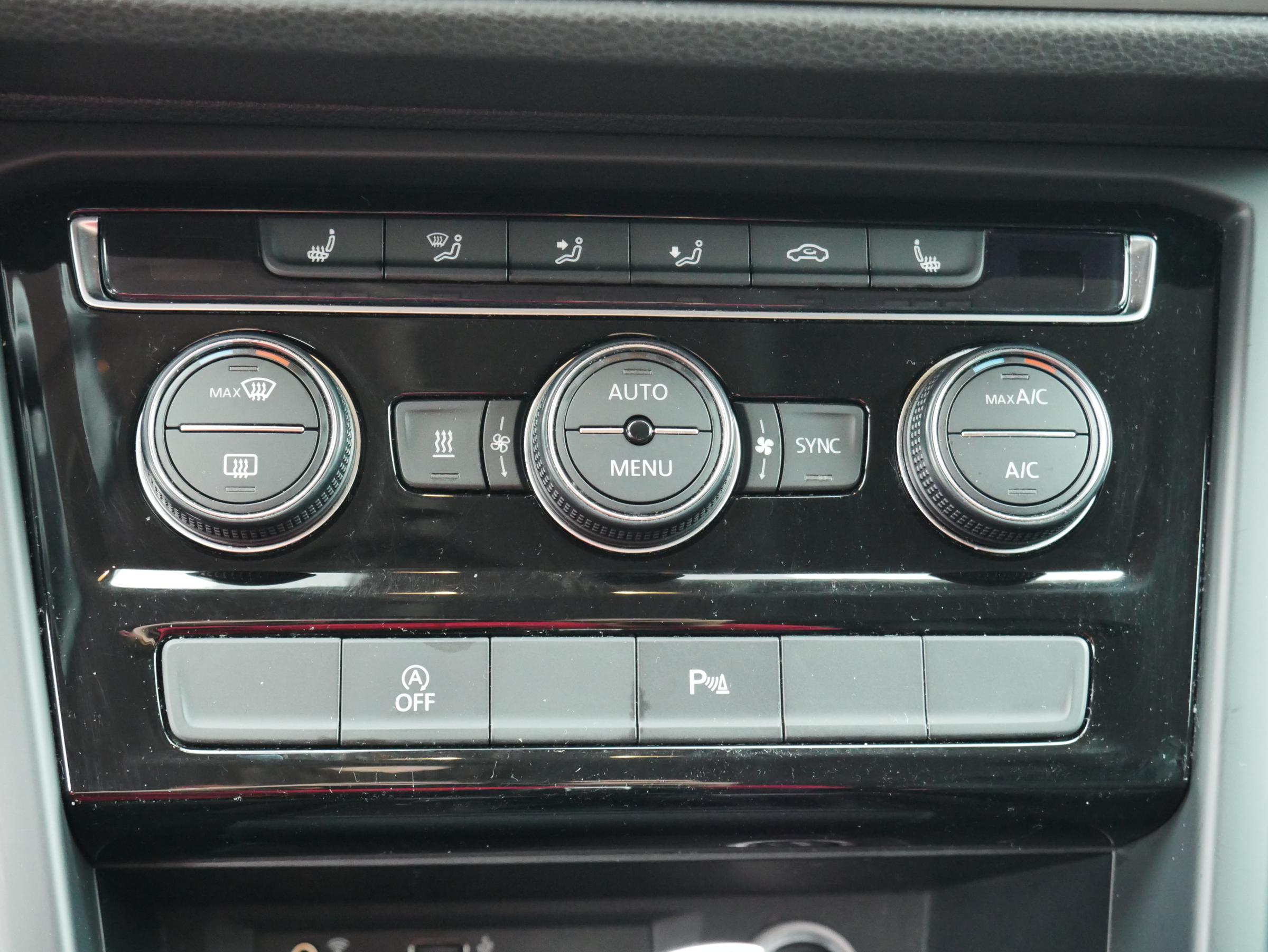 Volkswagen Touran, 2016 - pohled č. 18