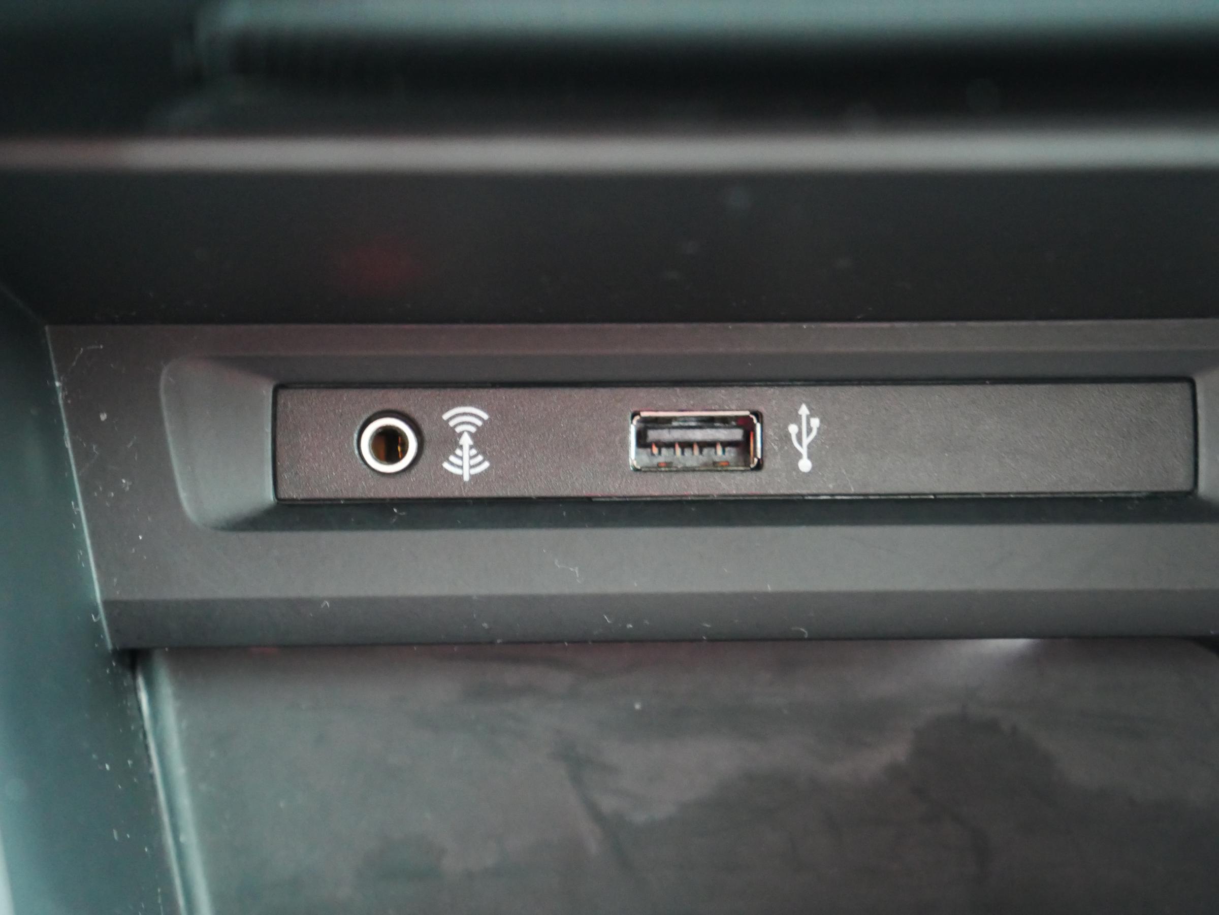 Volkswagen Touran, 2016 - pohled č. 19