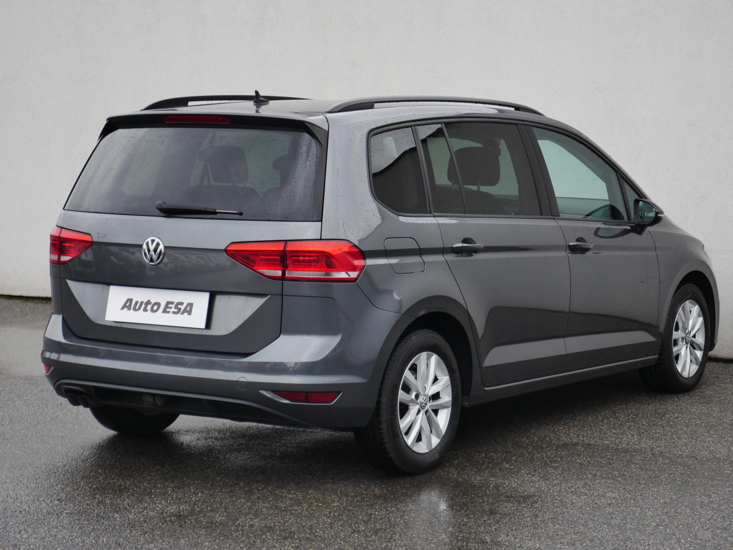 Volkswagen Touran, 2016 - pohled č. 4