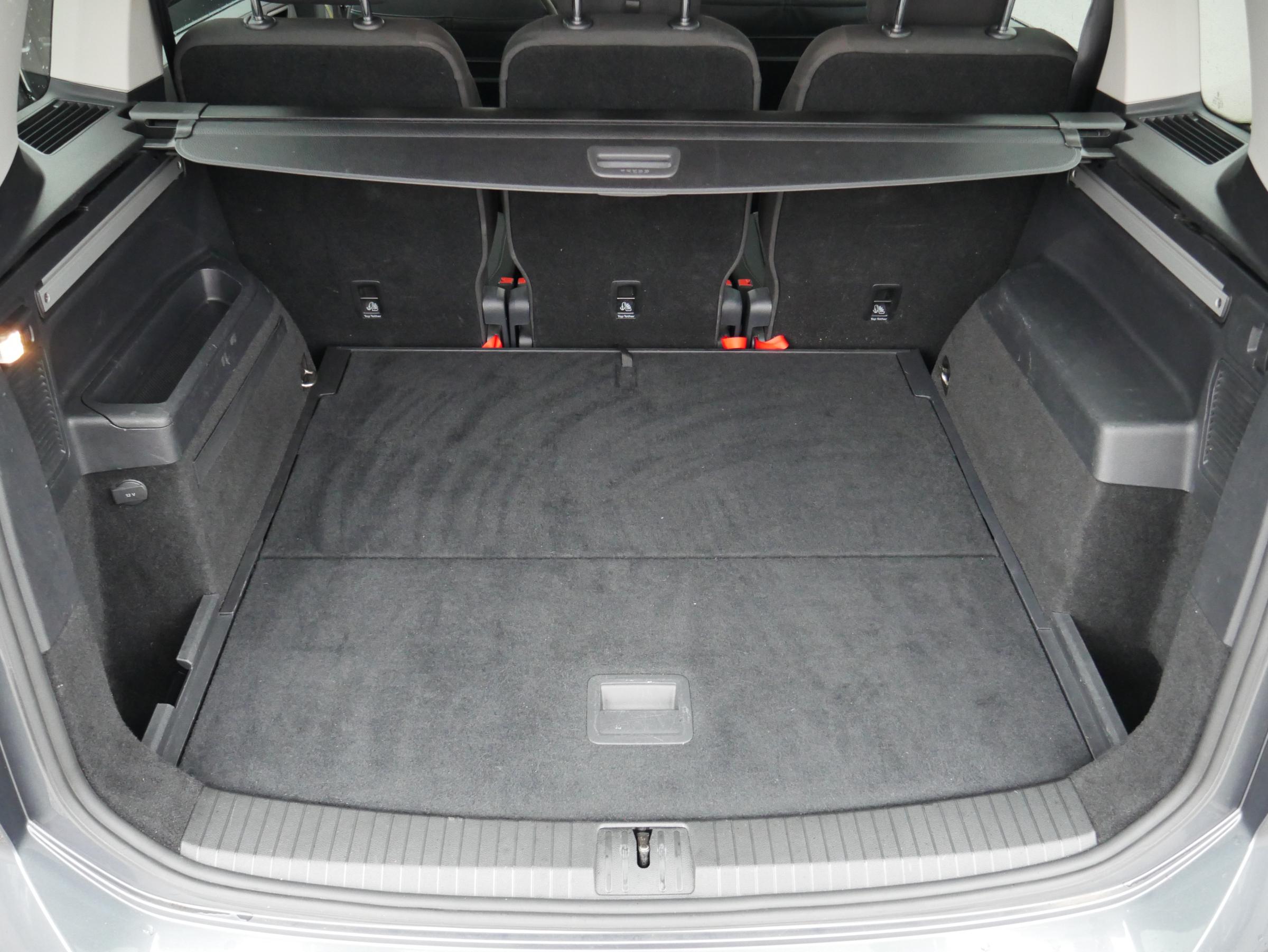 Volkswagen Touran, 2016 - pohled č. 7