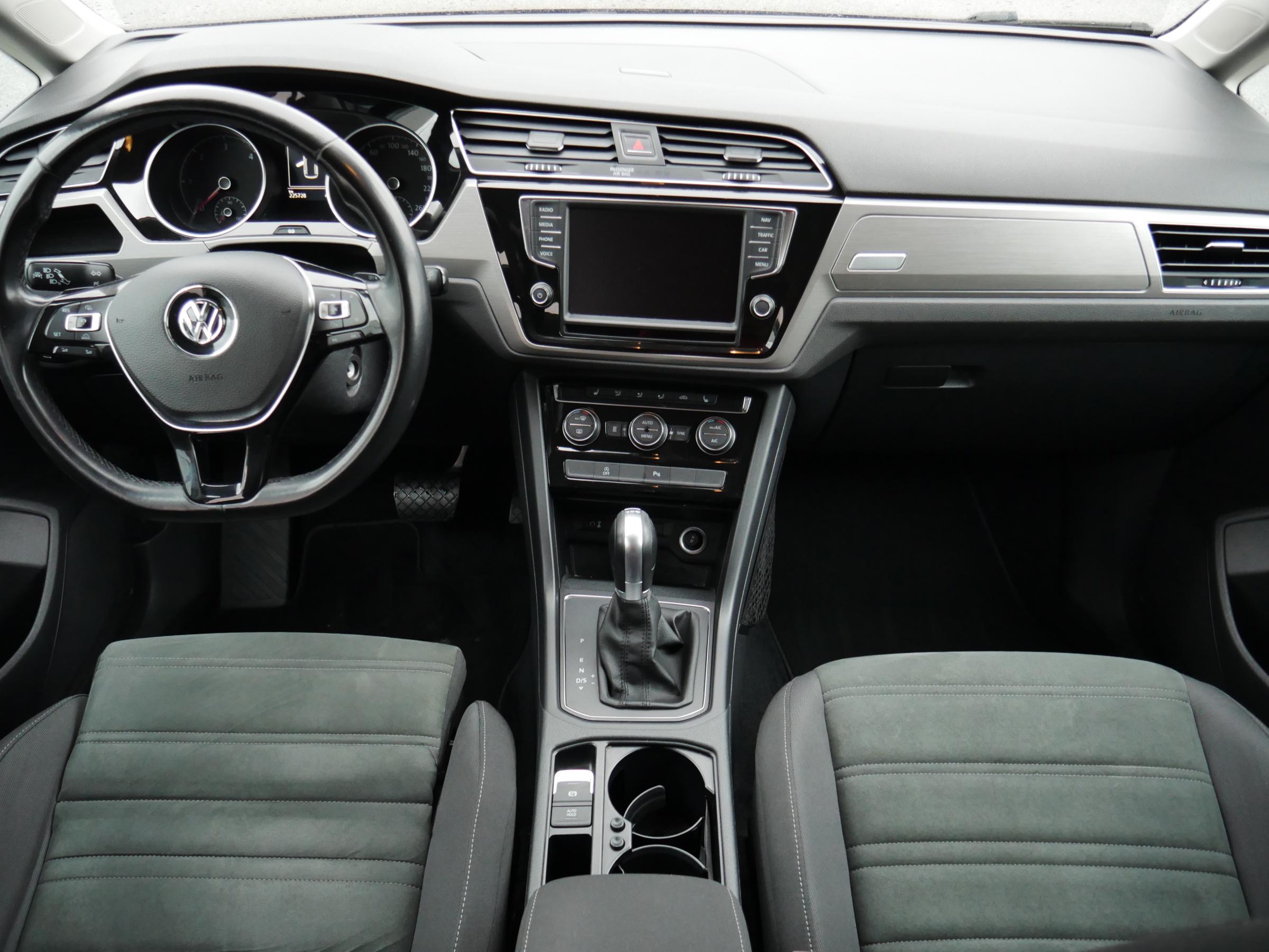 Volkswagen Touran, 2016 - pohled č. 8
