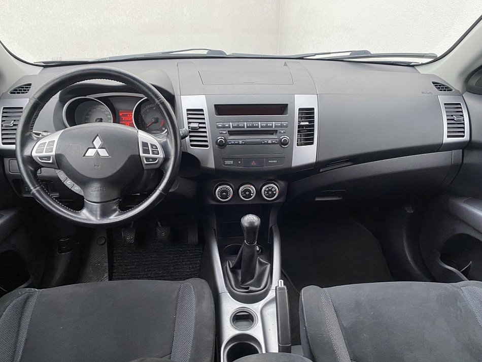 Mitsubishi Outlander 2.4i 