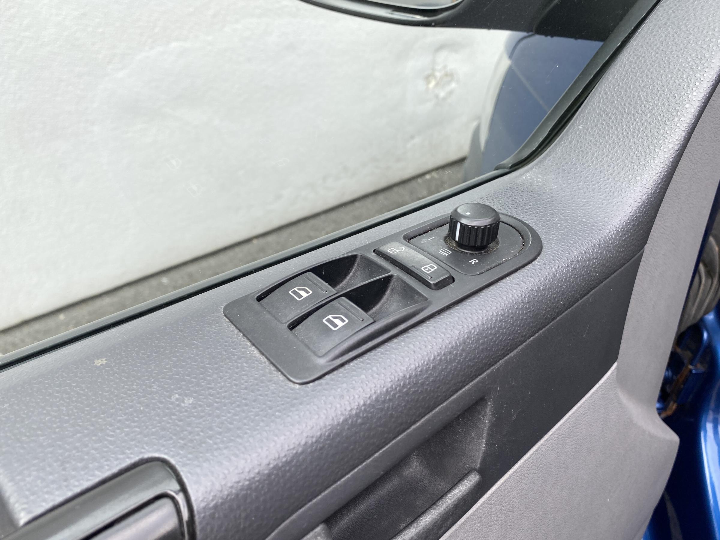 Volkswagen Transporter, 2012 - pohled č. 14