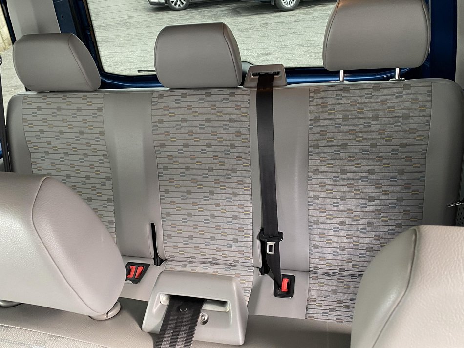 Volkswagen Transporter 2.0TDi  9míst