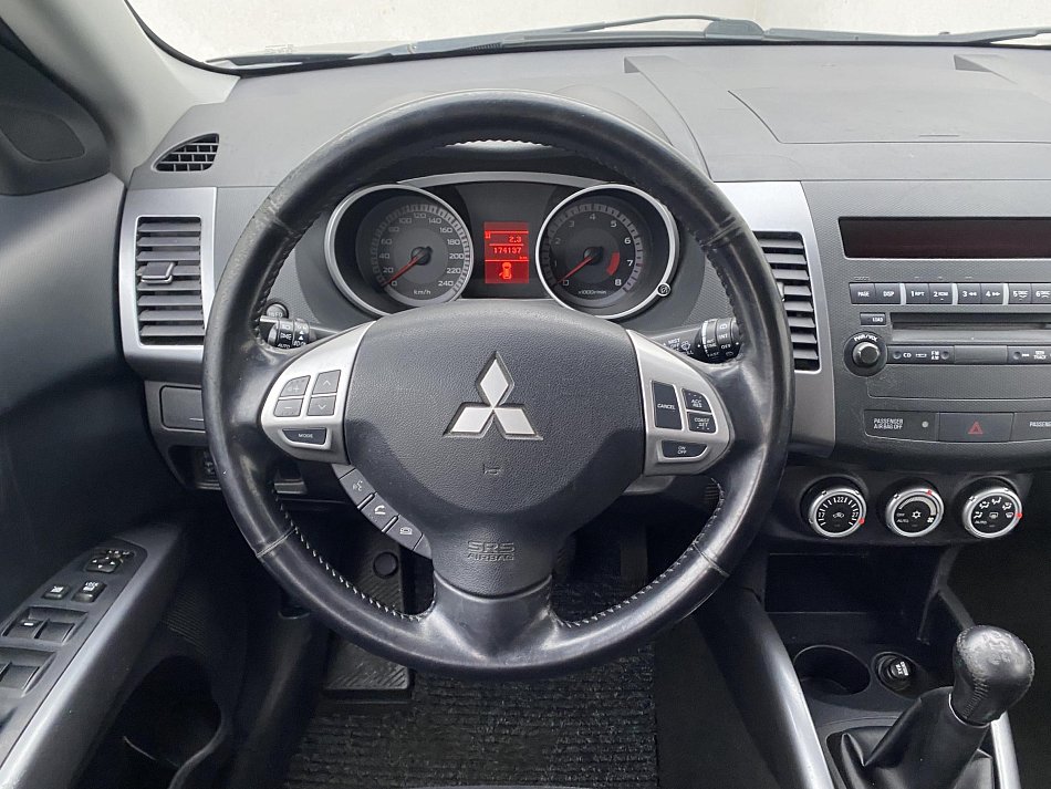 Mitsubishi Outlander 2.4i 