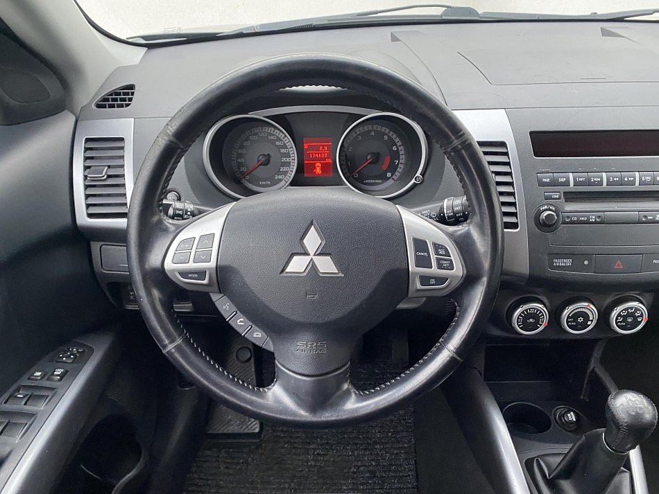 Mitsubishi Outlander 2.4i 
