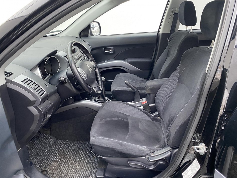 Mitsubishi Outlander 2.4i 