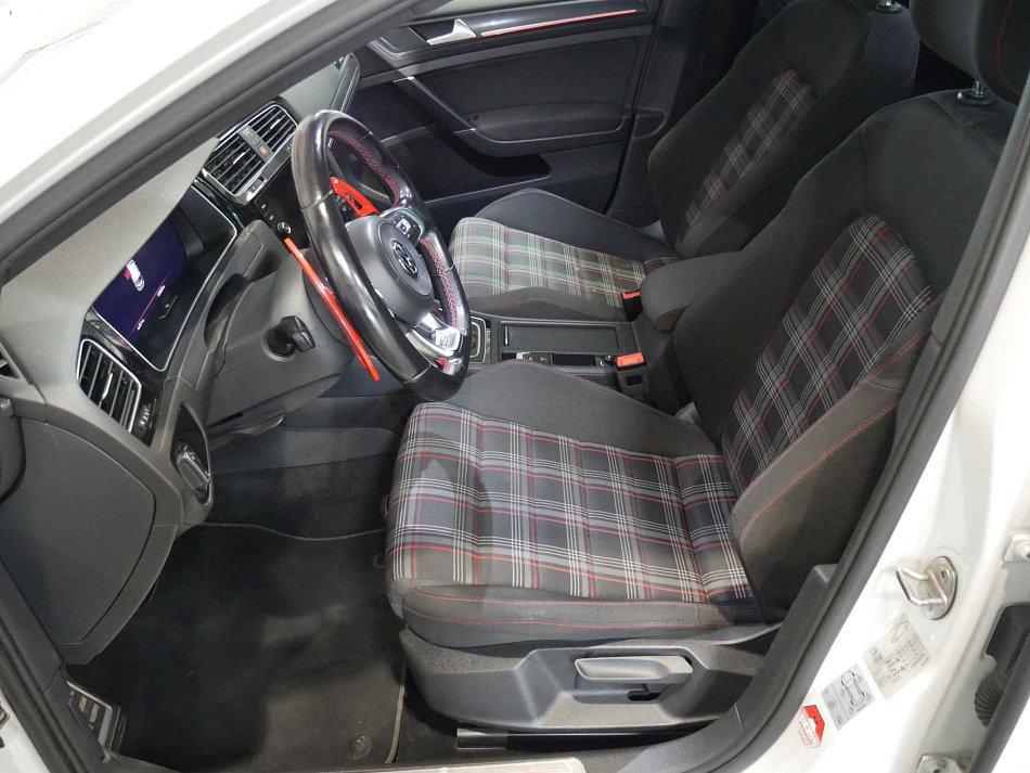 Volkswagen Golf 2.0TSI GTi