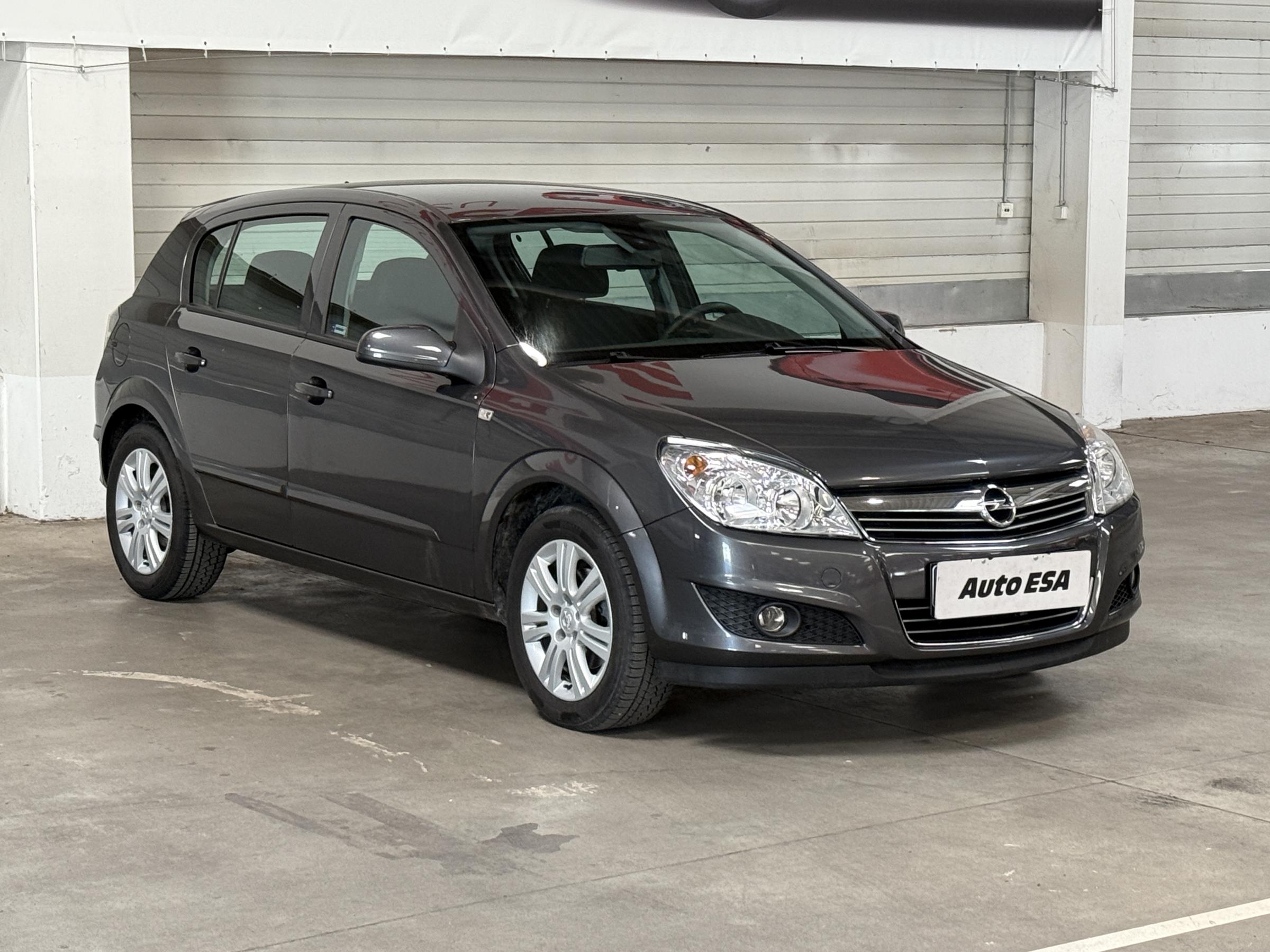 Opel Astra, 2008 - celkový pohled