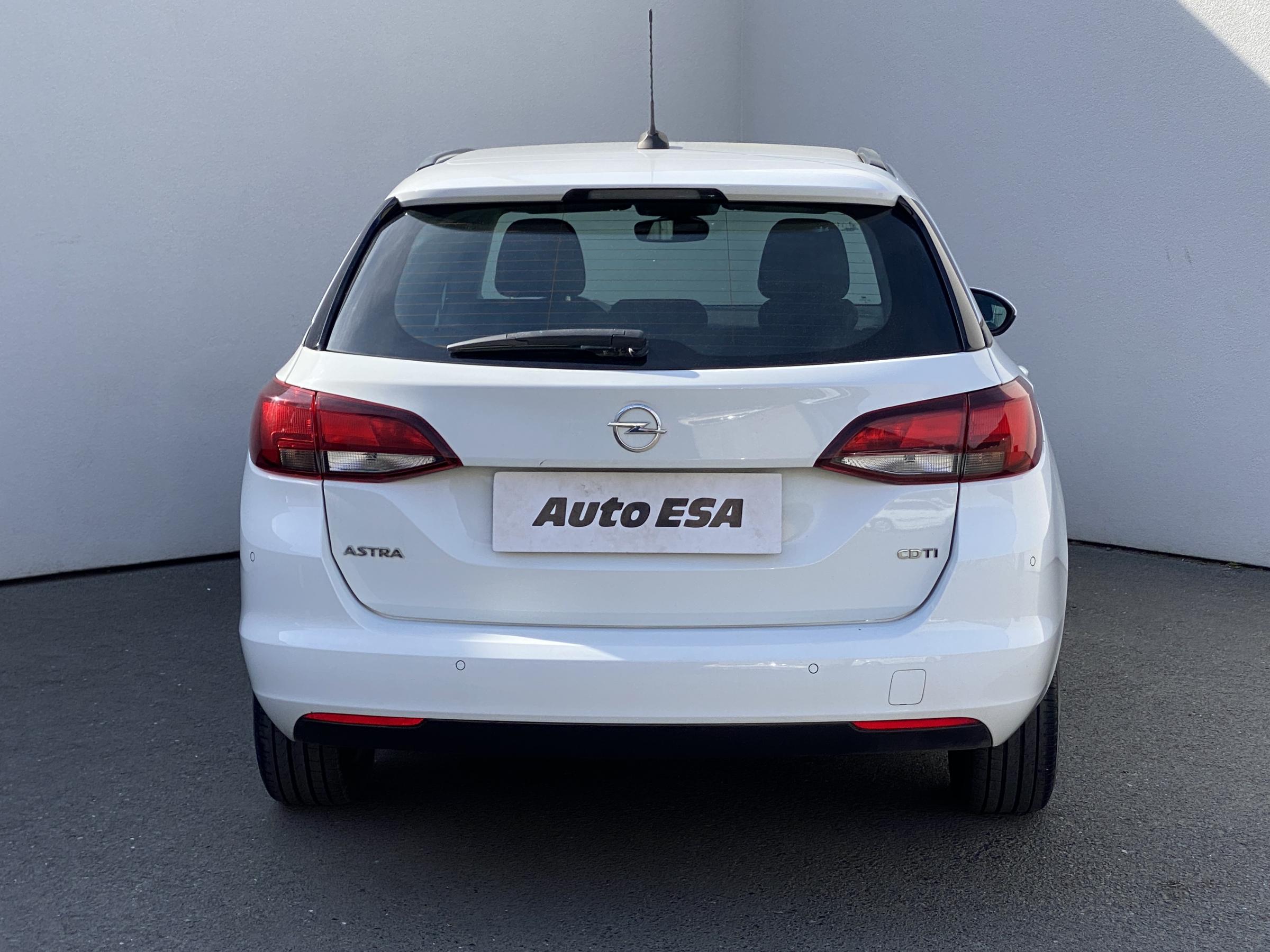 Opel Astra, 2018 - pohled č. 5