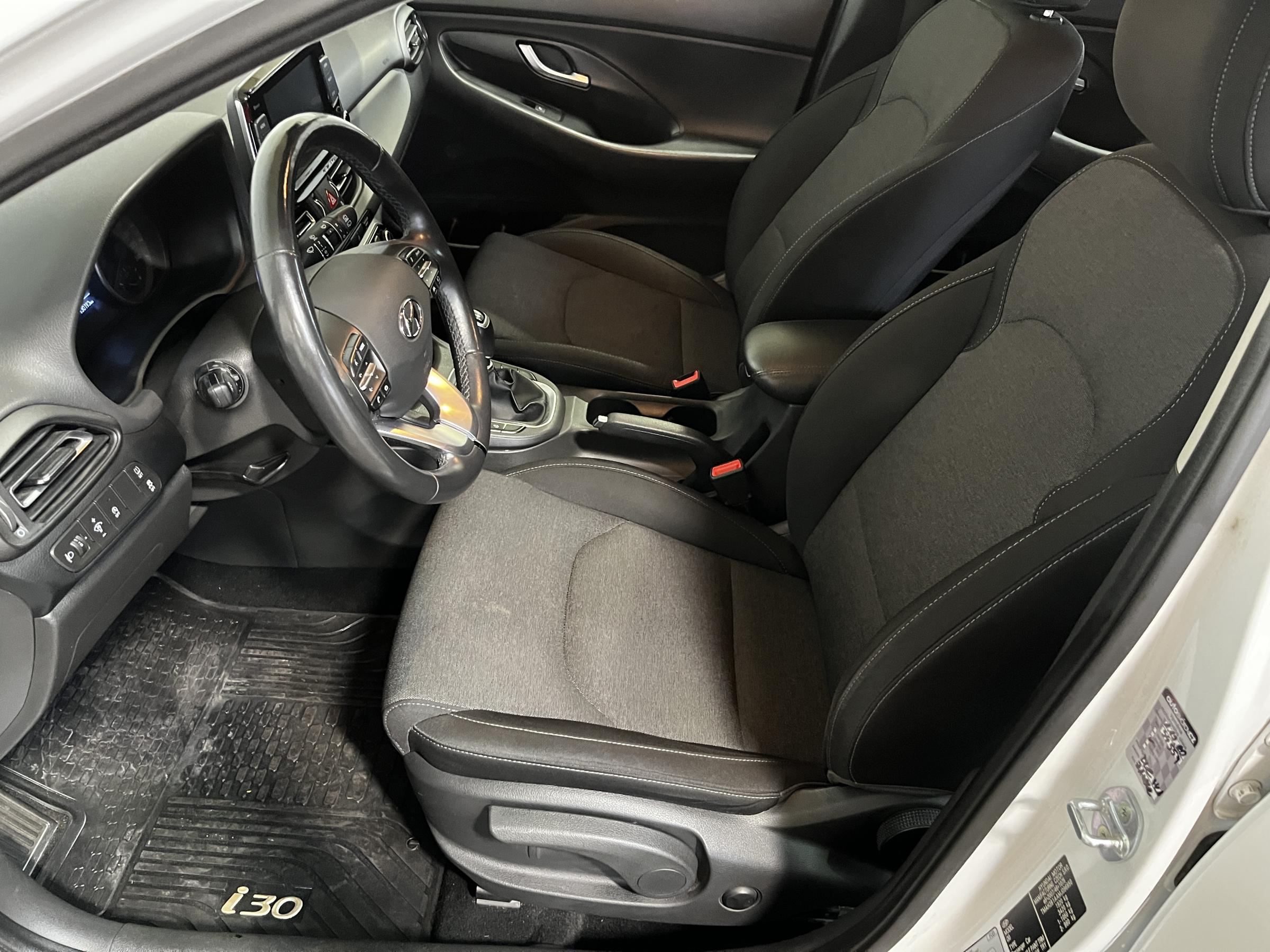 Hyundai i30, 2021 - pohled č. 9