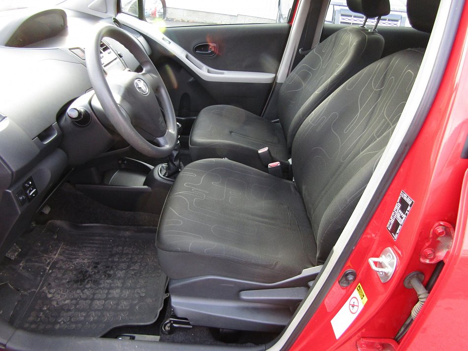 Toyota Yaris 1.3 VVT Terra Cool