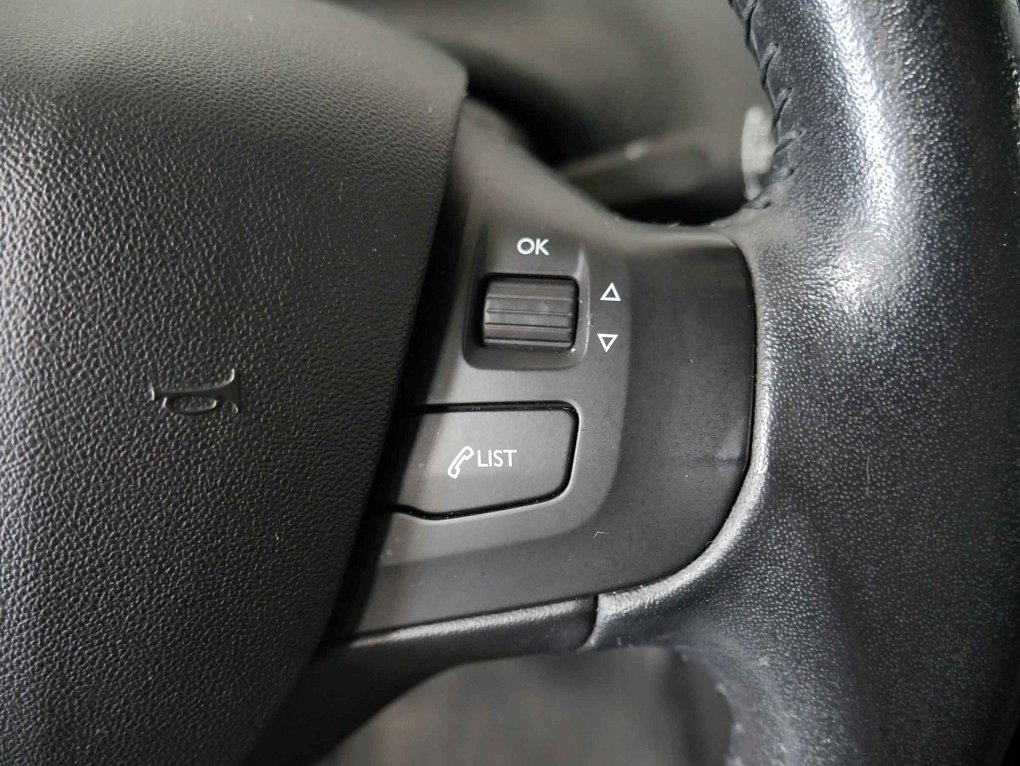 Peugeot 2008 1.2 PT 