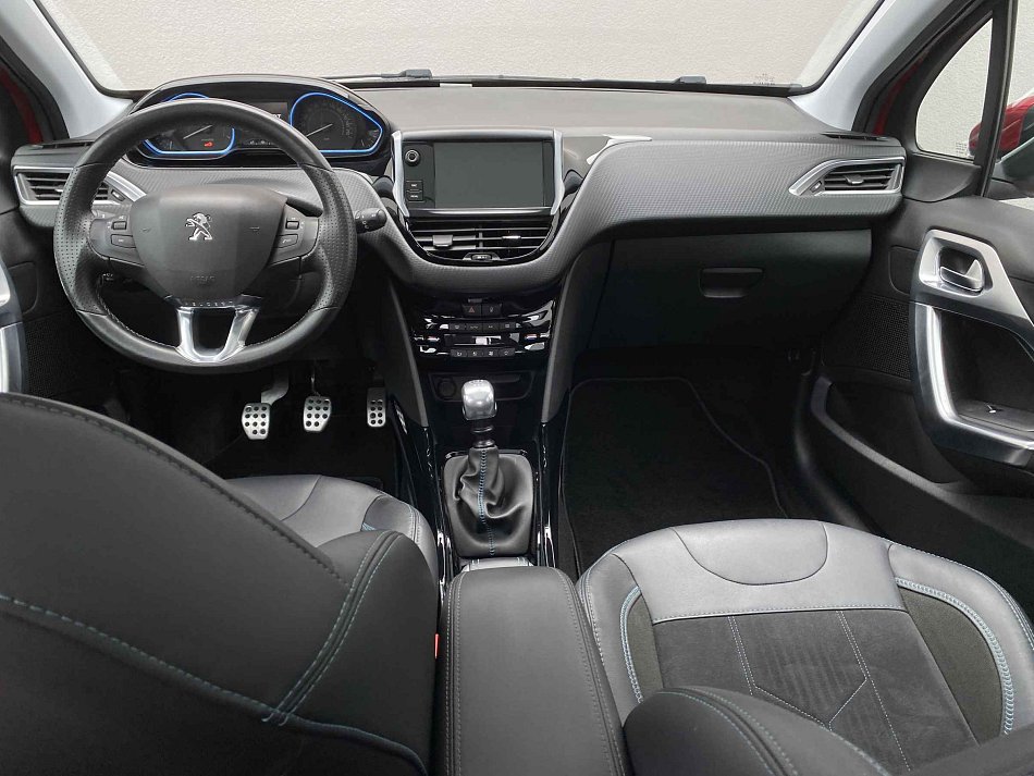 Peugeot 2008 1.2 PT Crossway