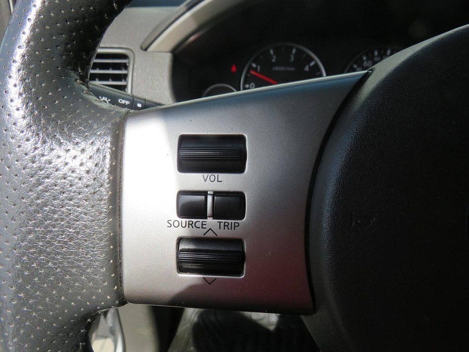 Nissan Pathfinder 2.5dCi  4x4, 7míst