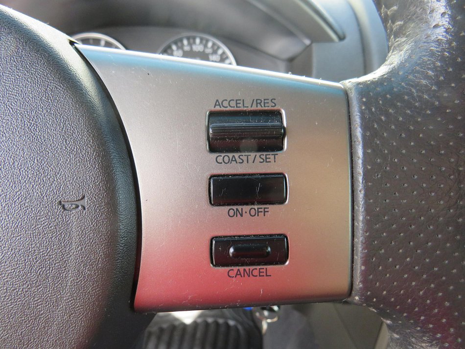 Nissan Pathfinder 2.5dCi  4x4, 7míst