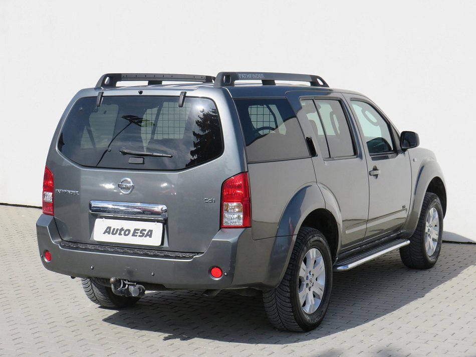 Nissan Pathfinder 2.5dCi  4x4, 7míst