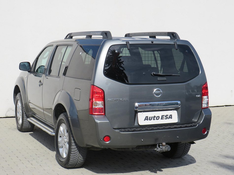 Nissan Pathfinder 2.5dCi  4x4, 7míst