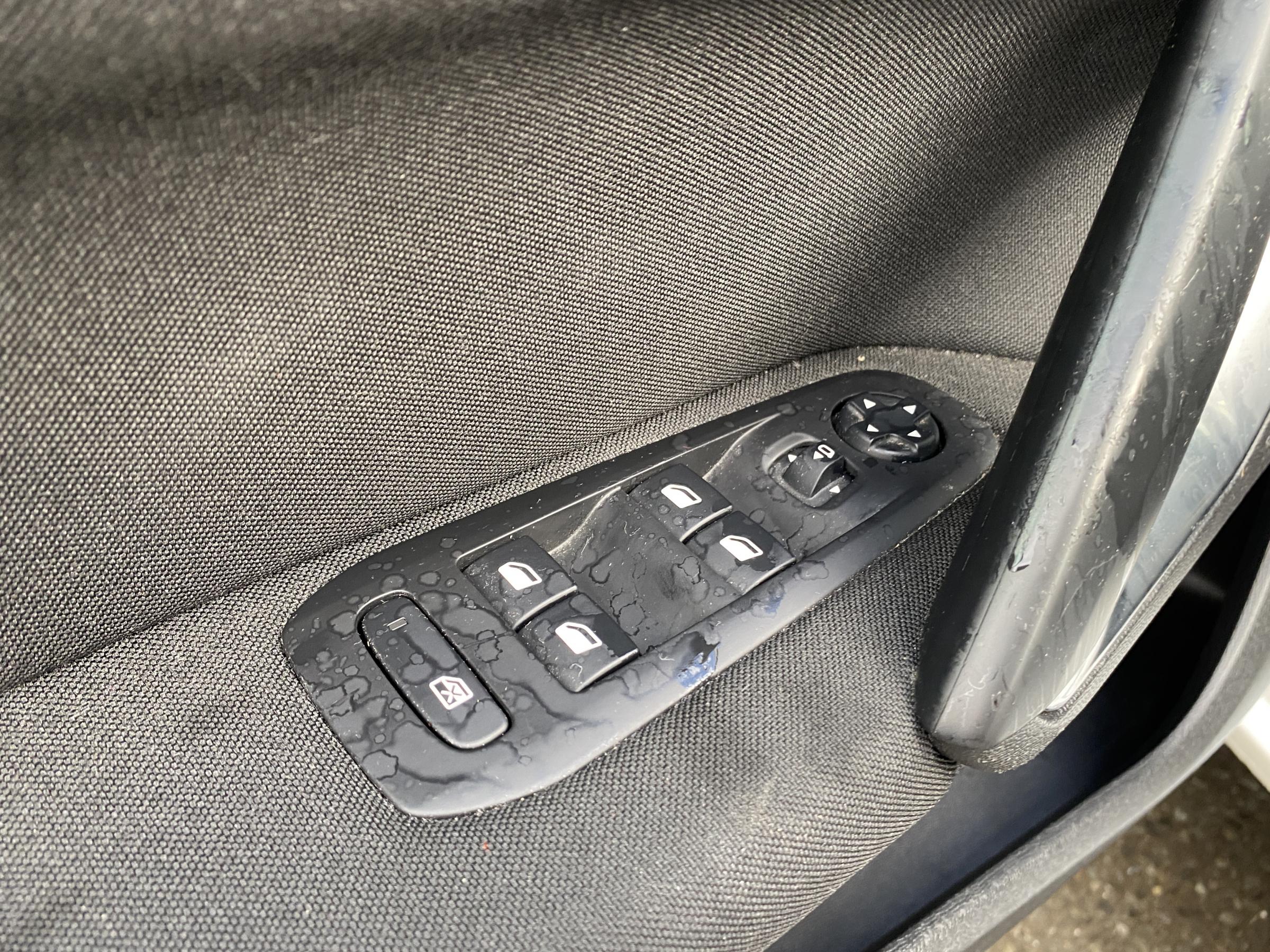 Peugeot 308, 2016 - pohled č. 15