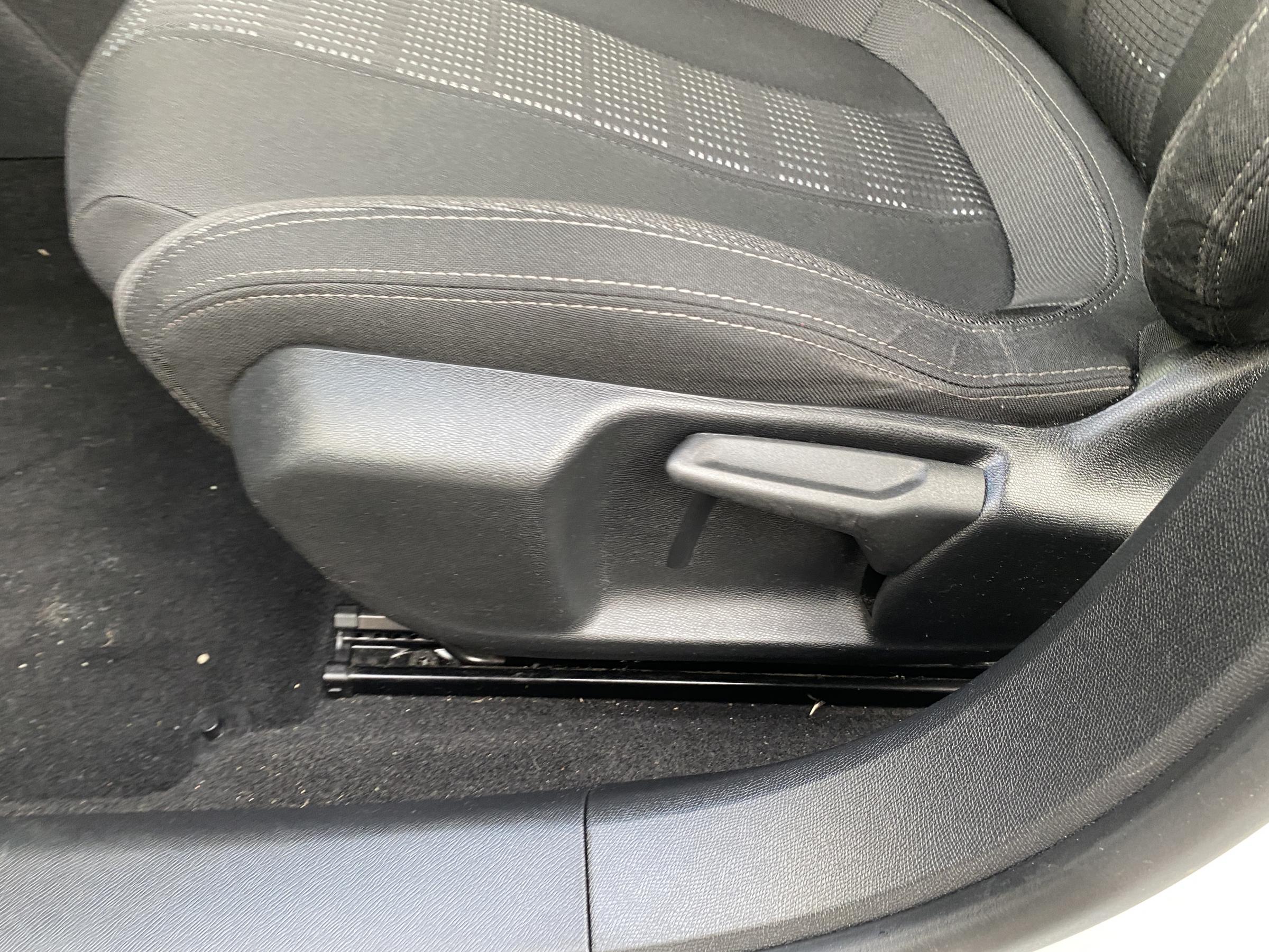 Peugeot 308, 2016 - pohled č. 16