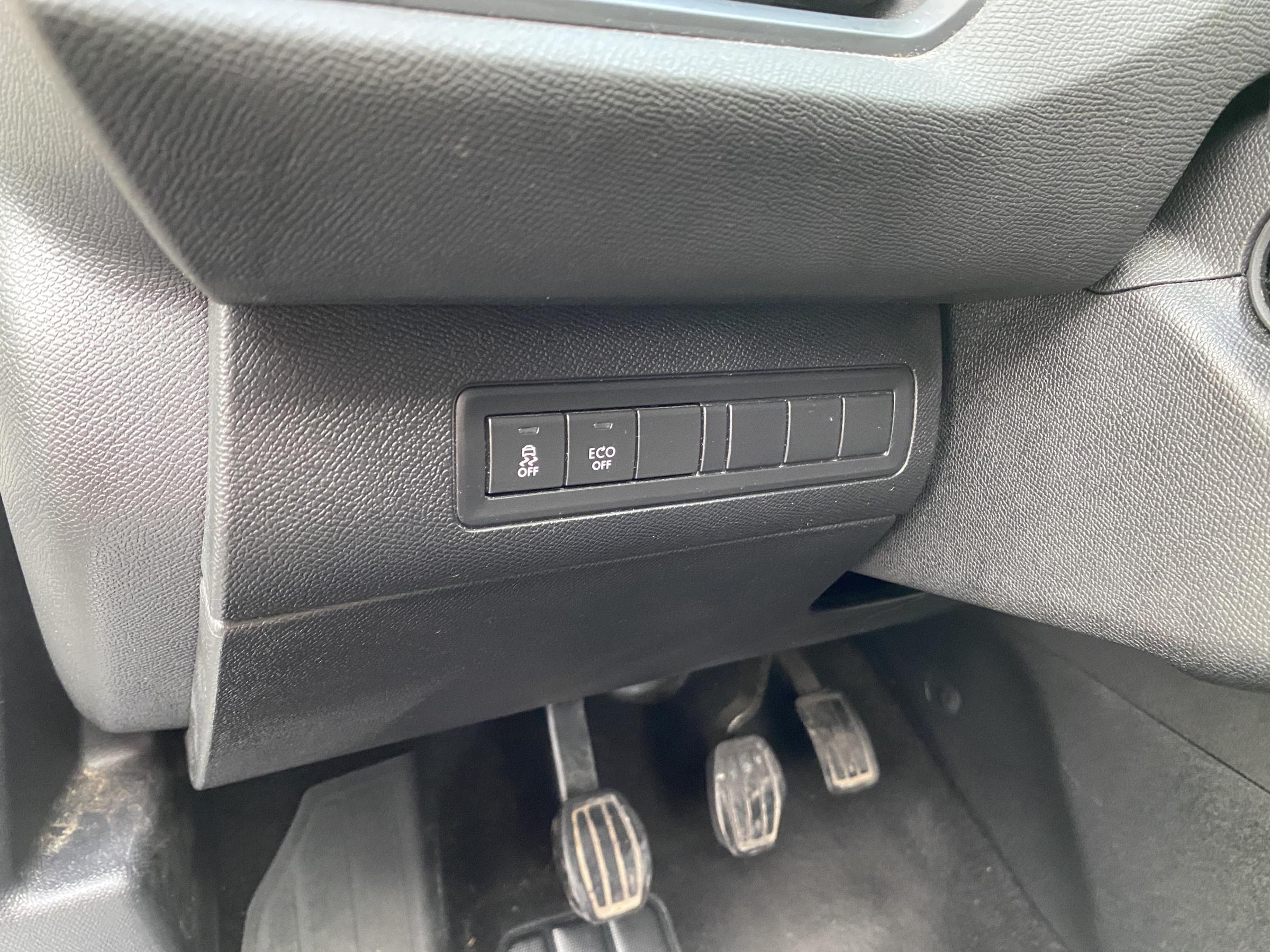 Peugeot 308, 2016 - pohled č. 17