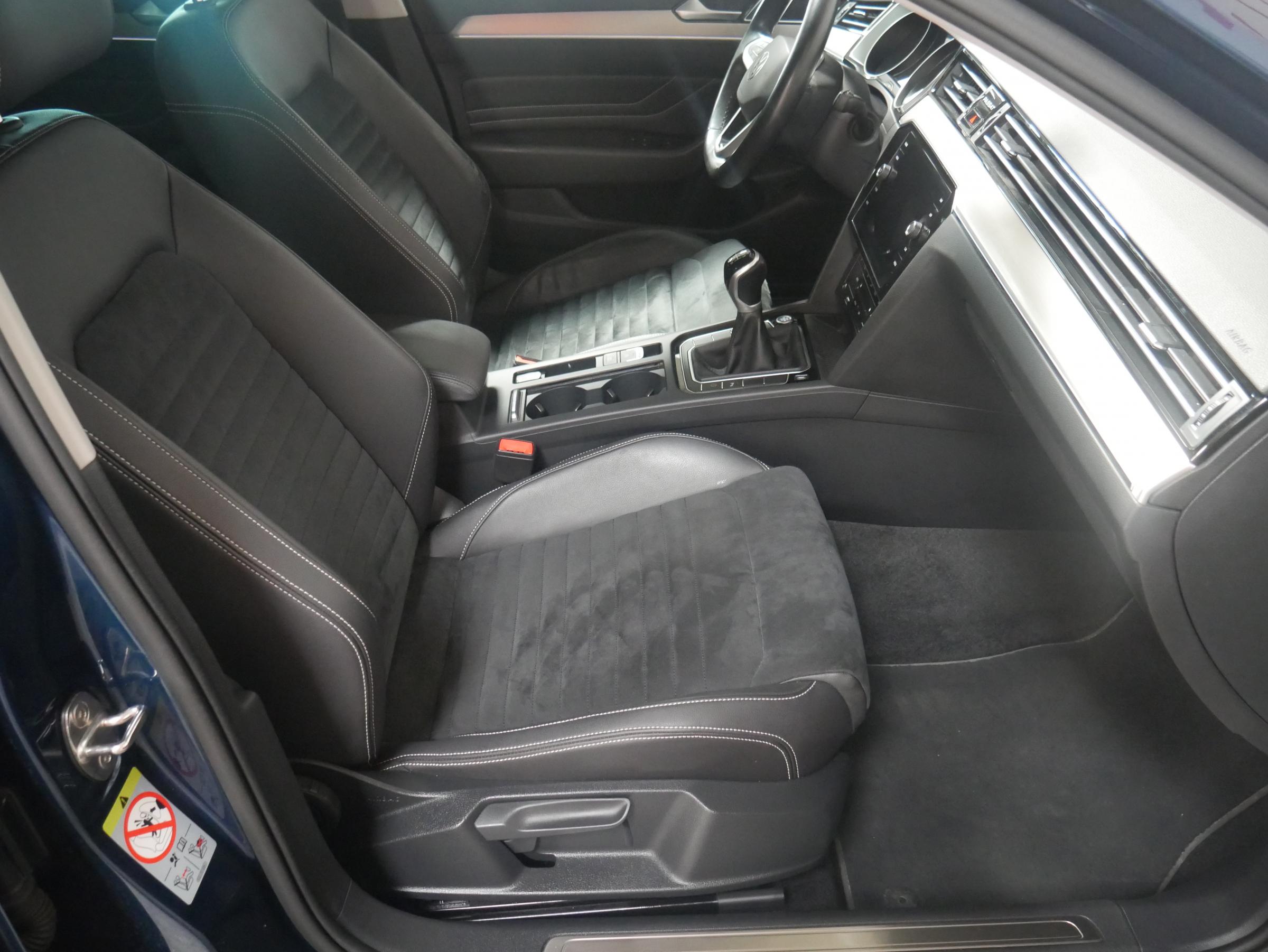 Volkswagen Passat, 2020 - pohled č. 12