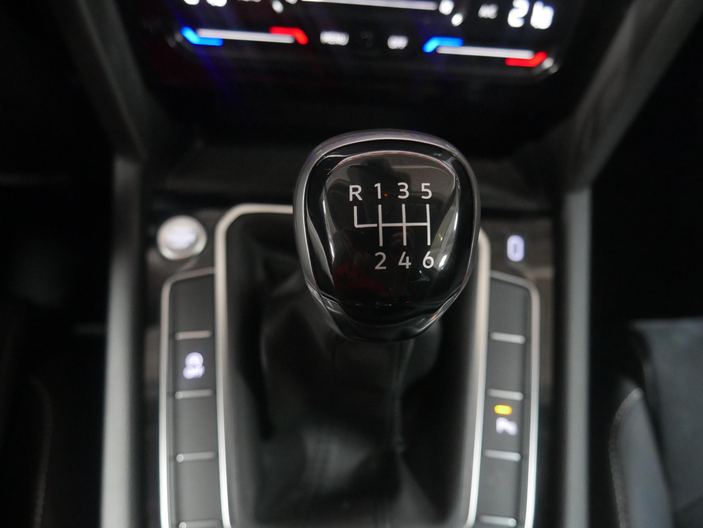 Volkswagen Passat, 2020 - pohled č. 20