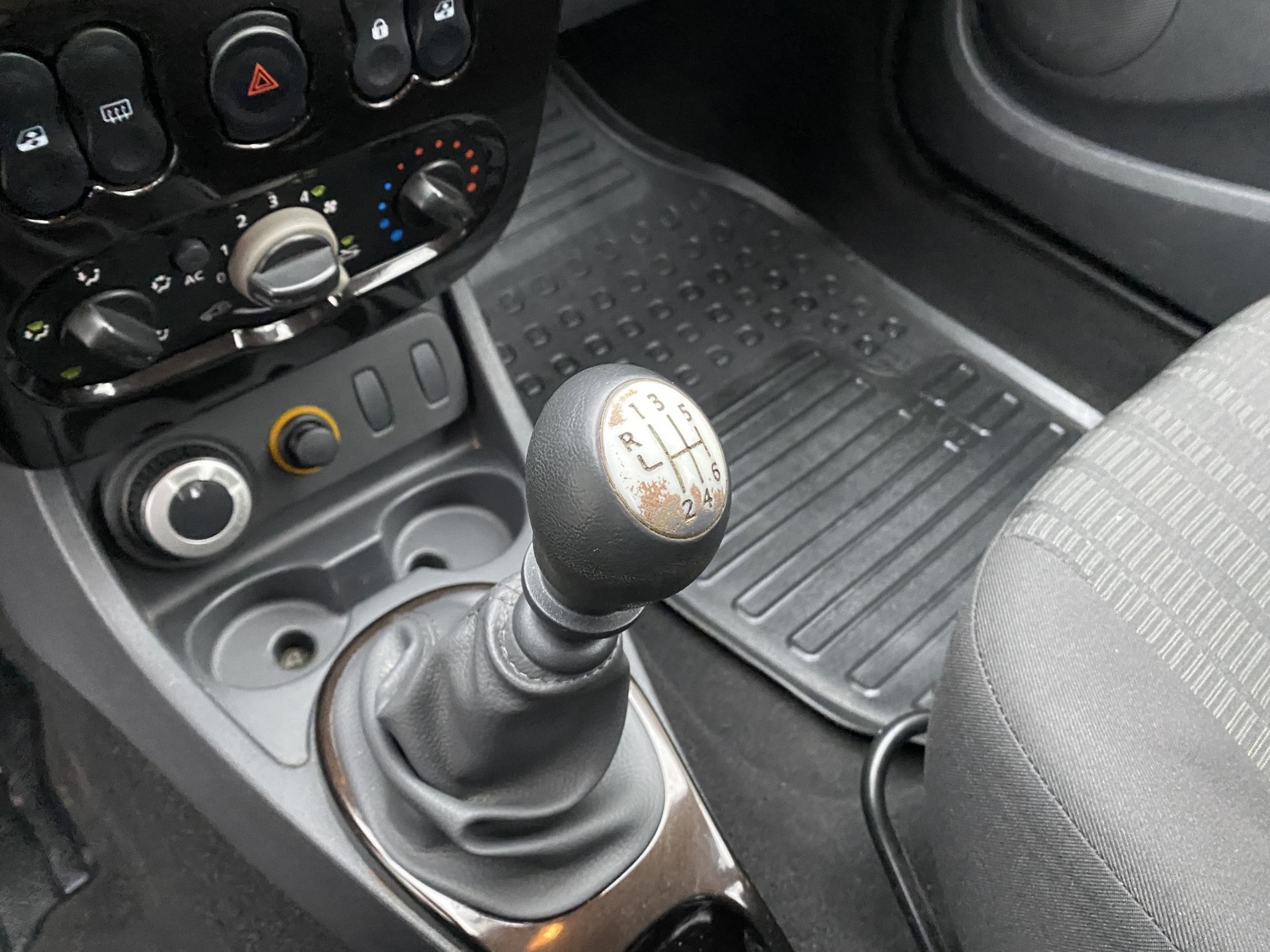 Dacia Duster, 2011 - pohled č. 13