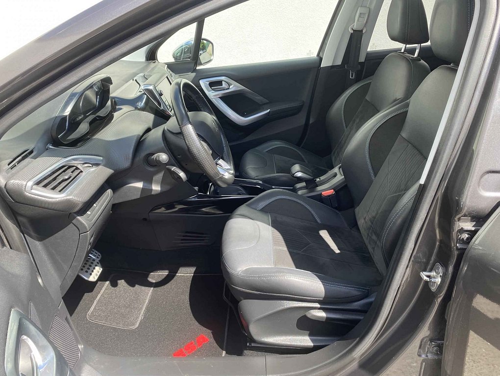 Peugeot 2008 1.2PT Crossway