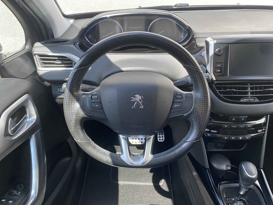 Peugeot 2008 1.2PT Crossway