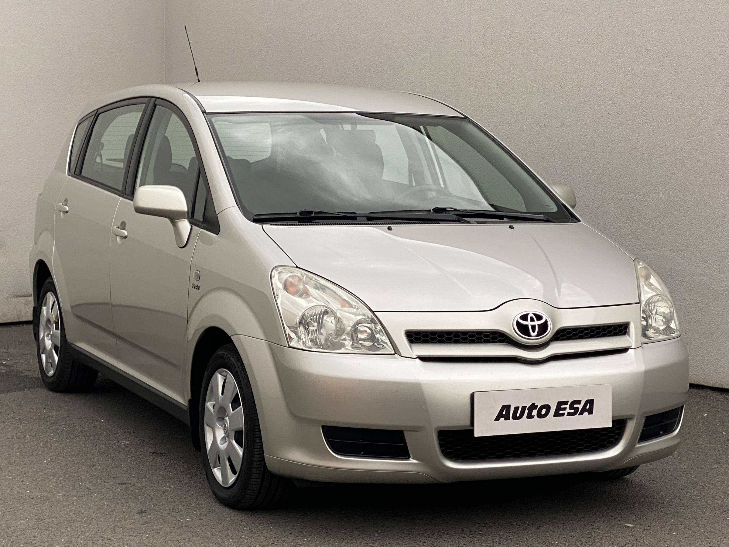 Toyota Corolla Verso, 2005