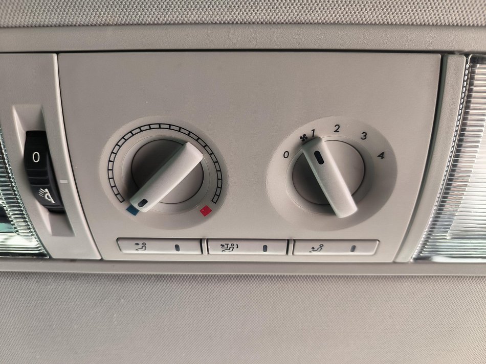 Volkswagen Caravelle 2.0TDi  8míst