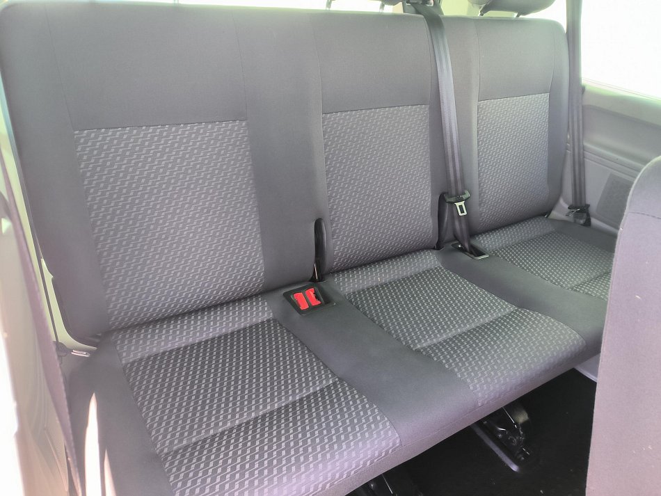 Volkswagen Caravelle 2.0TDi  8míst