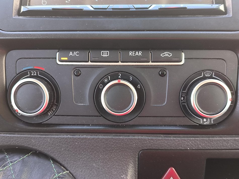 Volkswagen Caravelle 2.0TDi  8míst