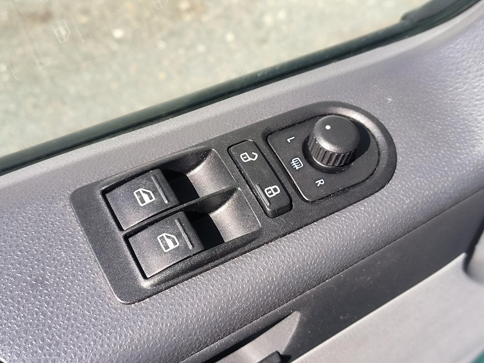 Volkswagen Caravelle 2.0TDi  8míst