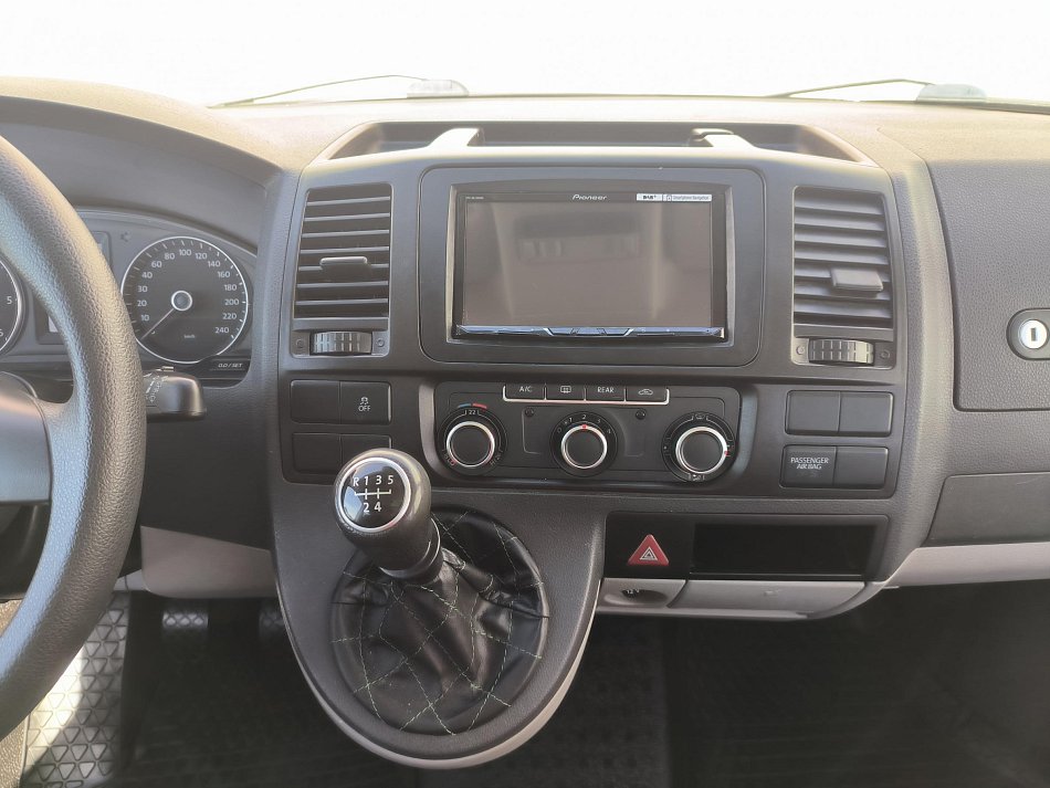 Volkswagen Caravelle 2.0TDi  8míst